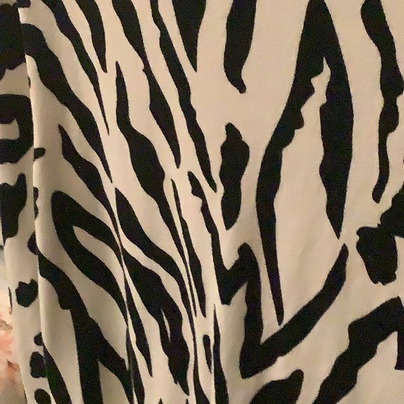 Cardigan Zebra print by Designers original size L  Black & white great c… - Picture 6 of 8